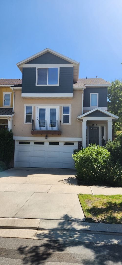 Luxury 3 Bedroom Plus Den in Sandy! - Luxury 3 Bedroom Plus Den in Sandy! Townhome