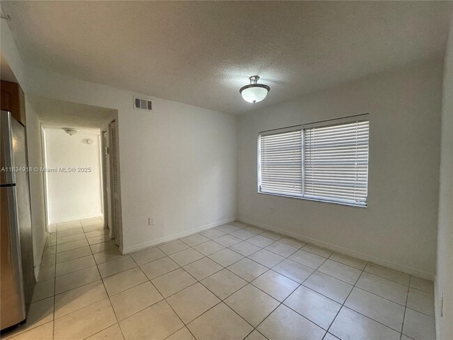 Building Photo - 10641 SW 108th Ave