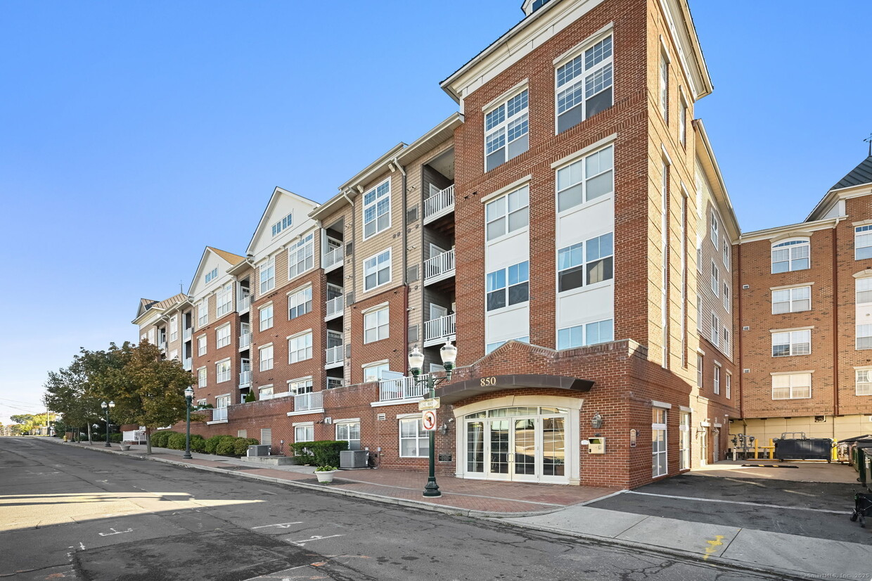 Foto principal - 850 E Main St