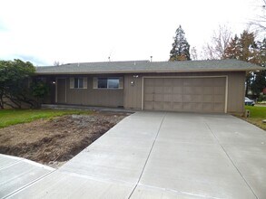 Building Photo - 4824 Falcon Ct NE