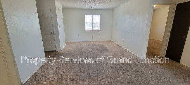Building Photo - 1102 E Carolina Ave