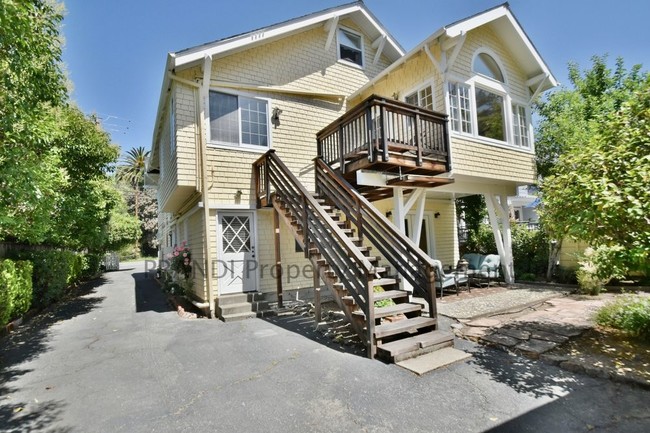 Building Photo - 28 Mountain View Ave