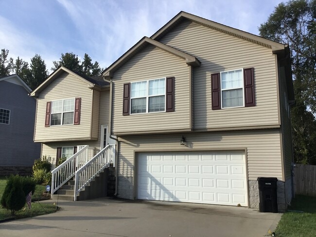 Building Photo - 3 Bedroom 2 1/2 Bath Pet Friendly Home For Rent!