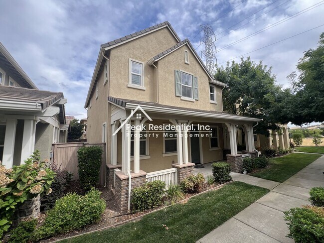 Foto del edificio - A Beautiful Folsom 4bd/3ba House with 2 Ca...