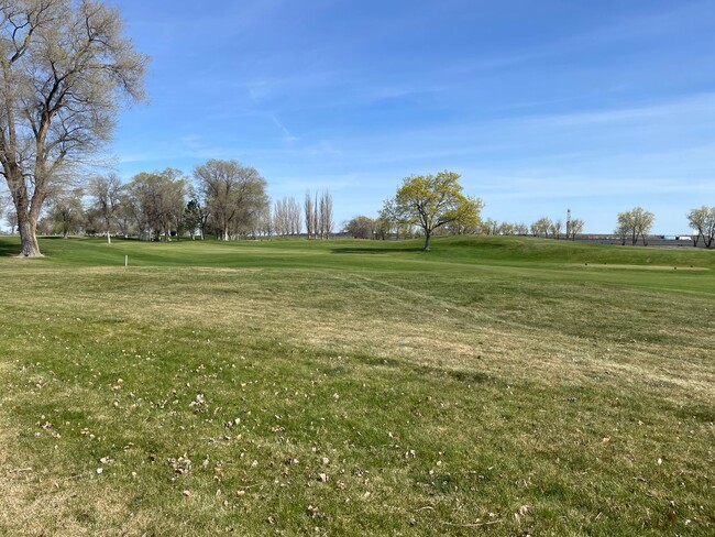 Foto del edificio - Condo On The Golf Course!!!