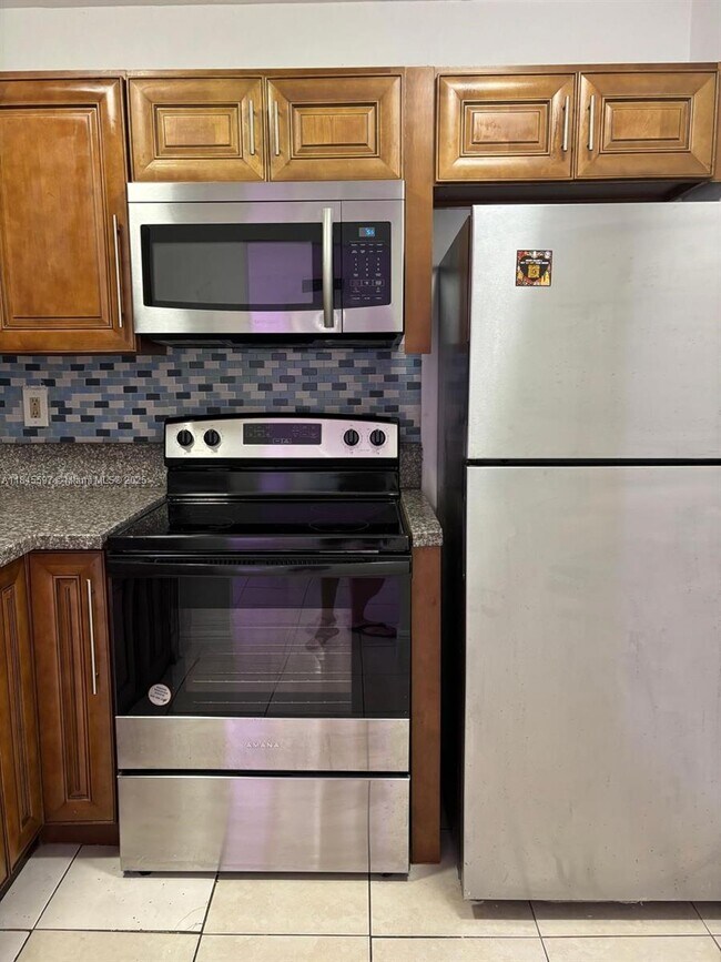 Foto del edificio - 482 NW 165th St