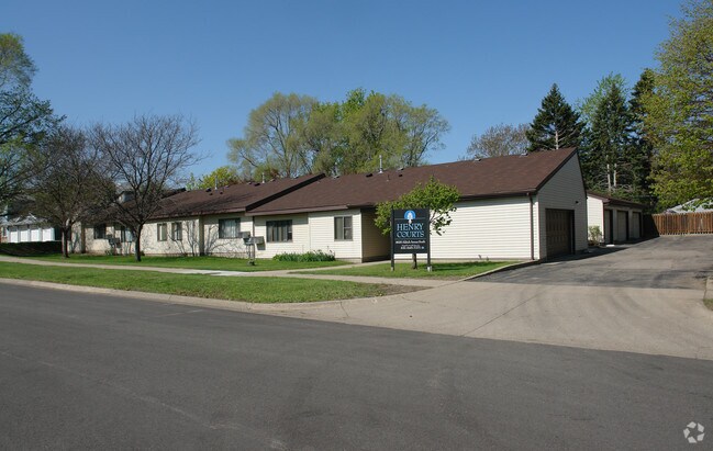Henry Courts 8650 Aldrich Ave S Bloomington MN 55420 Apartments com Henry Courts 8650 Aldrich Ave S Bloomington MN 55420 Apartments com