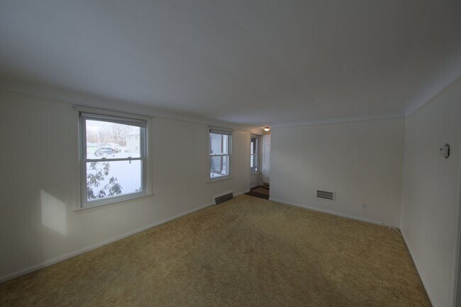 Building Photo - 9249 Whitall Ln