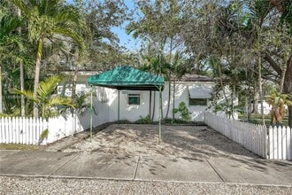 Building Photo - 5985 SW 41st St