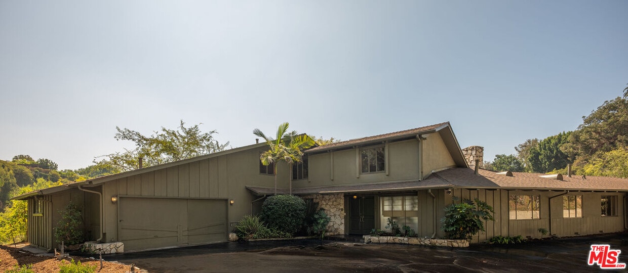 Foto principal - 1365 N Wetherly Dr