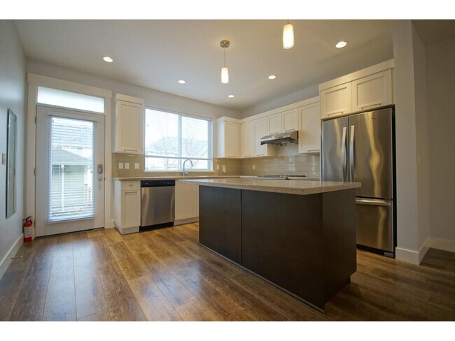 Building Photo - 20567-20584 84 Ave