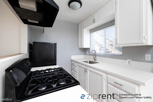 Foto del edificio - 1 br, 1 bath House - 4382 McClintock St, S...