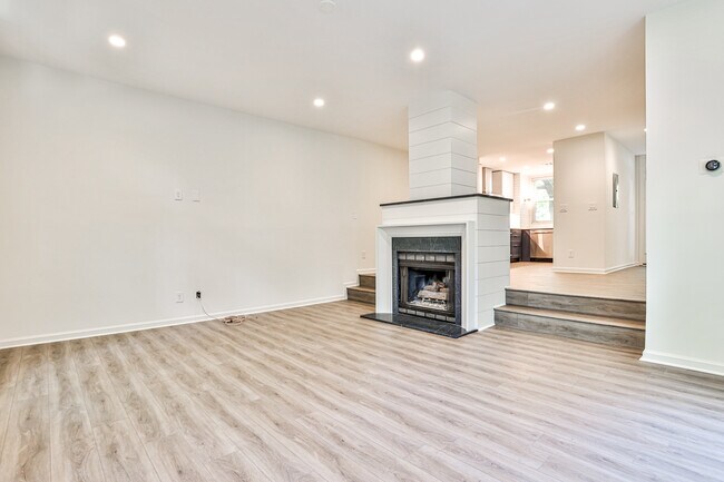 Building Photo - 504 Midtown Pl