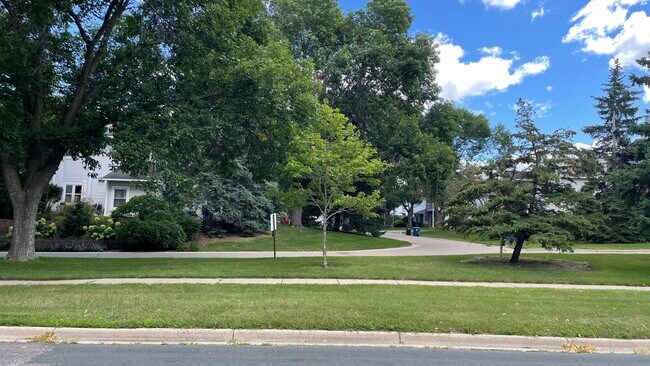 Foto del edificio - 5330 Highpointe Dr