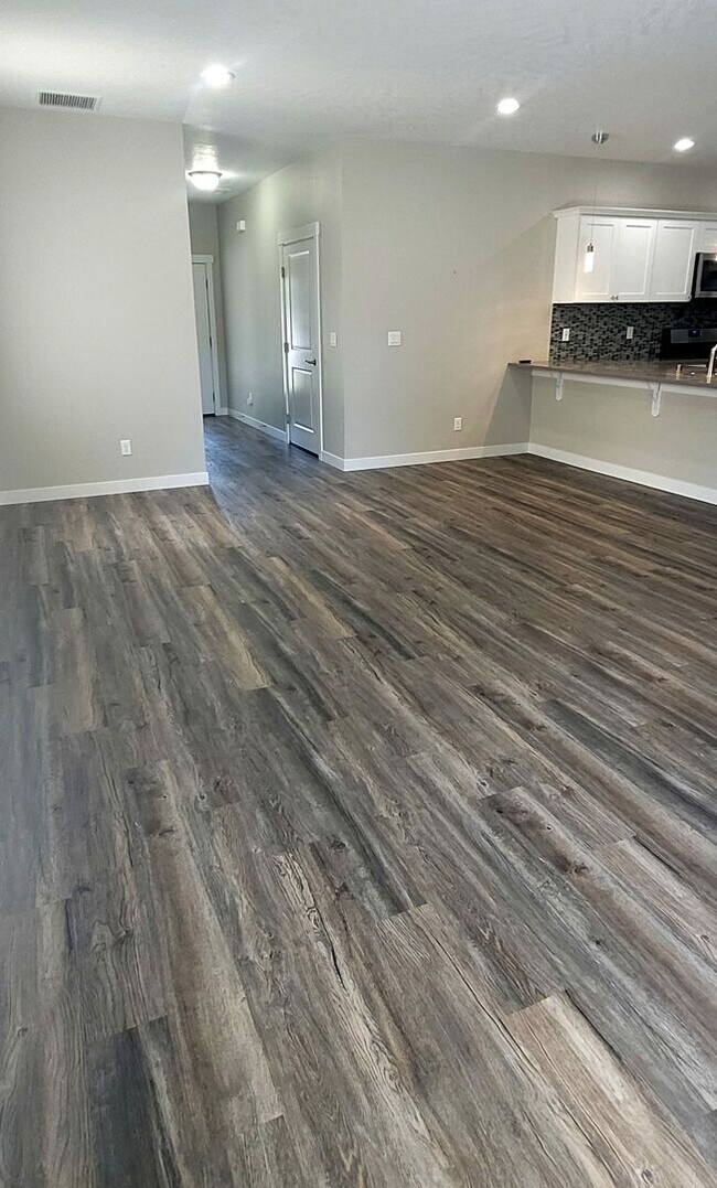 Foto del edificio - 1061 S Cedar St
