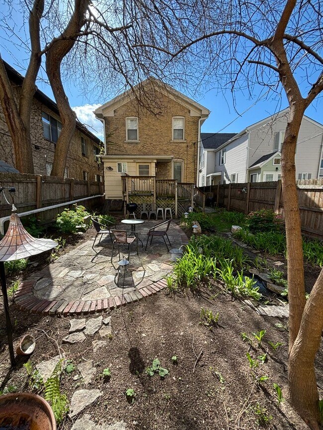 Building Photo - 1308 N Astor St