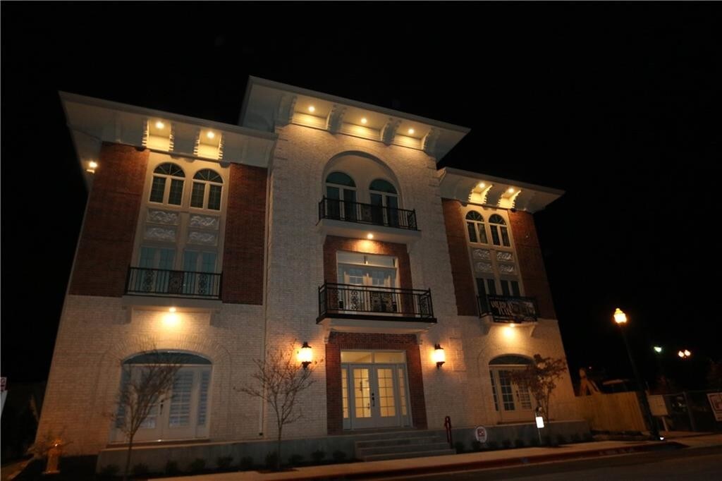 212 SE A St Unit 33, Bentonville, AR 72712 Condo for Rent in