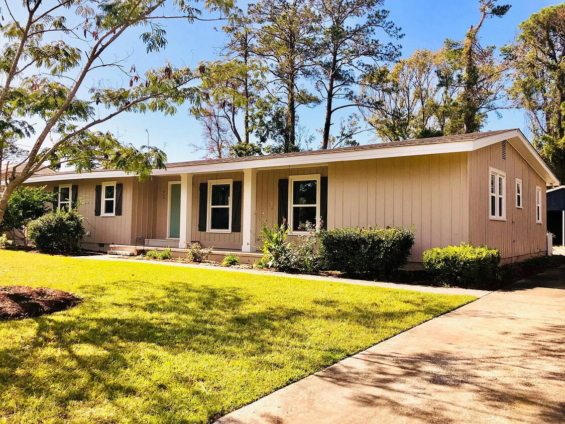 Foto principal - 214 Rochelle Dr