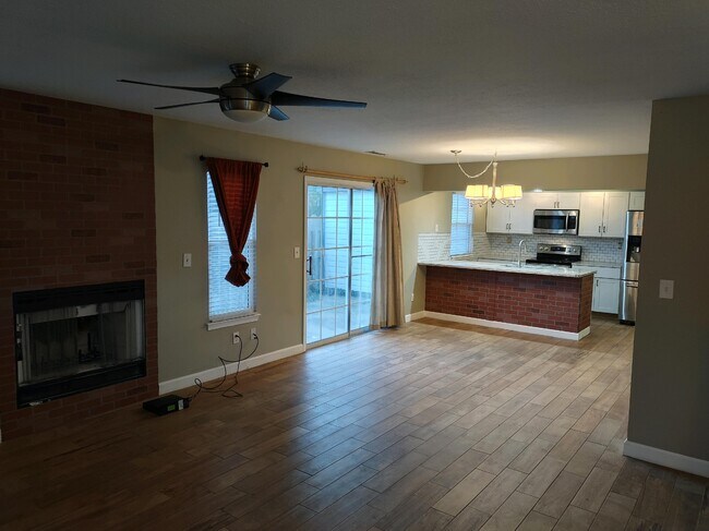 Building Photo - 100 Castilian Dr