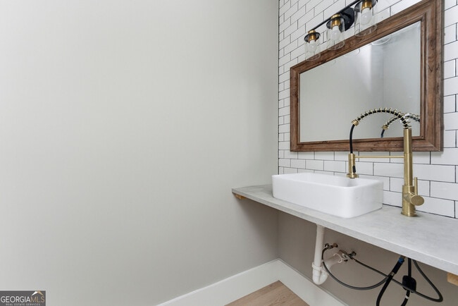 Building Photo - 1409 Northwest Dr NW