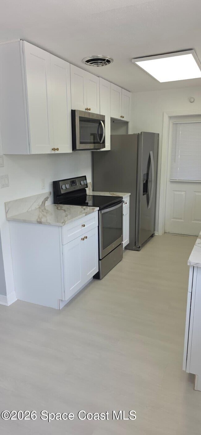 Foto del edificio - 1047 Japonica Ln