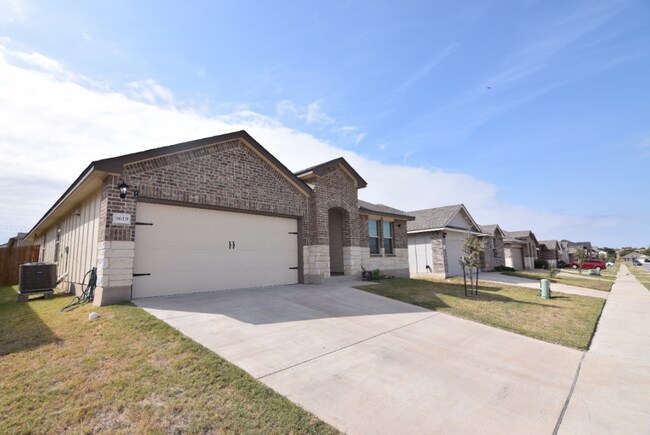 Building Photo - 9619 Falme Ln