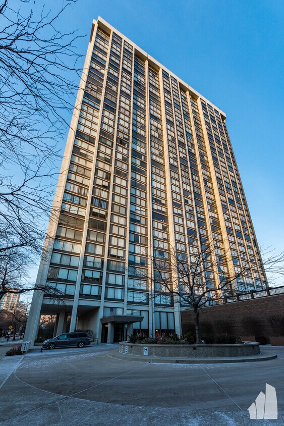 Primary Photo - 5455 N Sheridan Rd