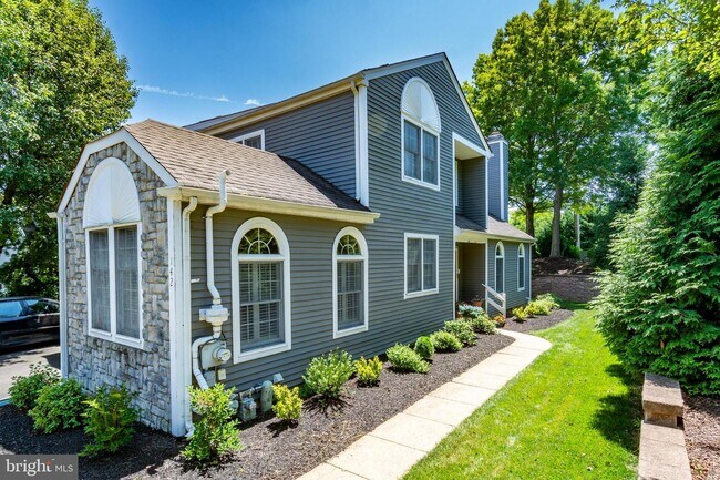 Building Photo - 142 Summerhill Ct