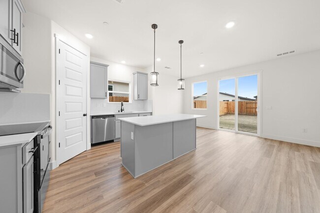 Foto del edificio - Brand New, 4 Bed, 2 Bath Home with Paid Solar and 2-Car Garage