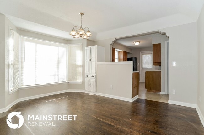 Foto del edificio - 8840 N Main St