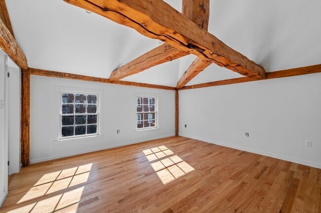 Building Photo - 15 Lynde St