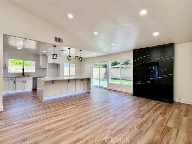 Foto del edificio - 17472 Bellport Cir