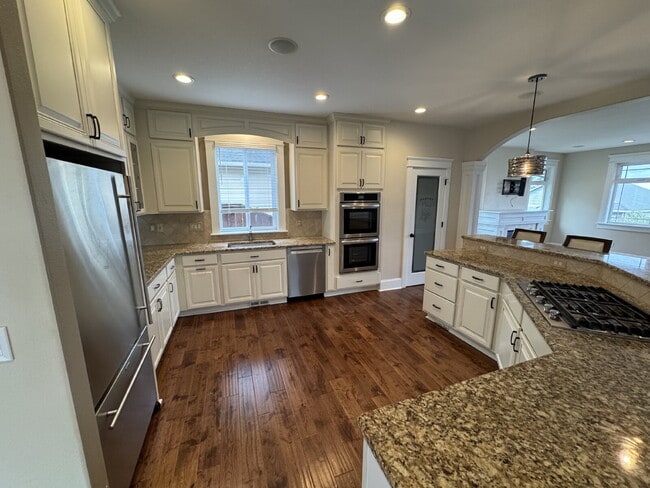 Foto del edificio - Milwaukie 4-Bedroom Home on Corner Lot, Sp...