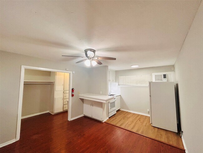 Foto del edificio - 8803 Timberside Dr
