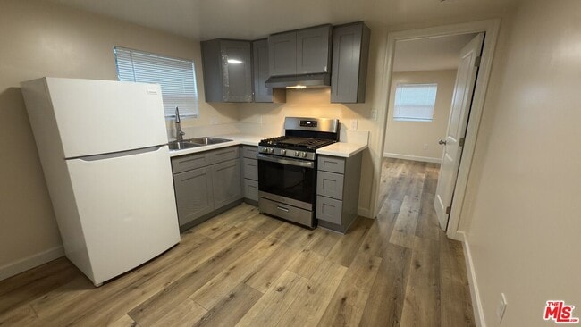 Building Photo - 385 Redondo Ave