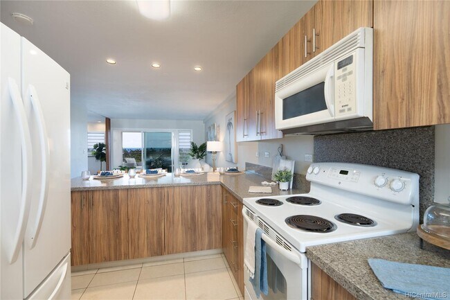 Open Kitchen With Ocean View - 14 Aulike St