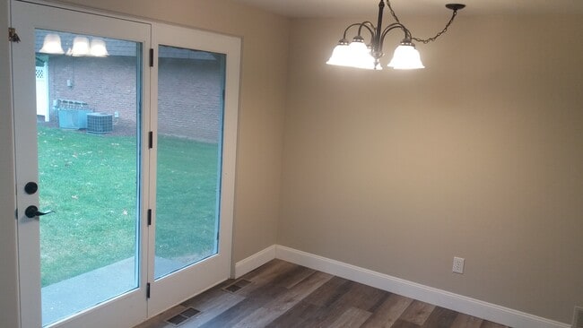Building Photo - 1386 Lincoln Dr