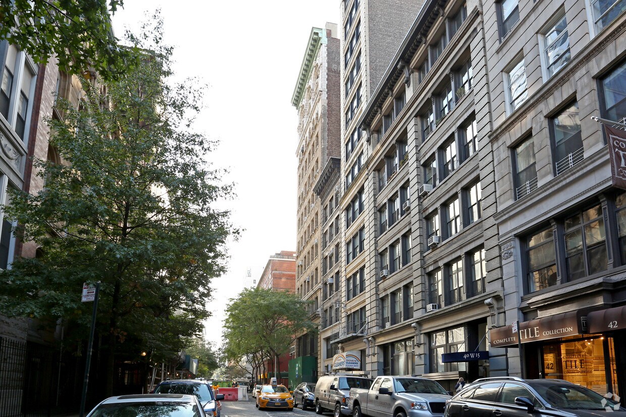 Building Photo - 30 W 15th St