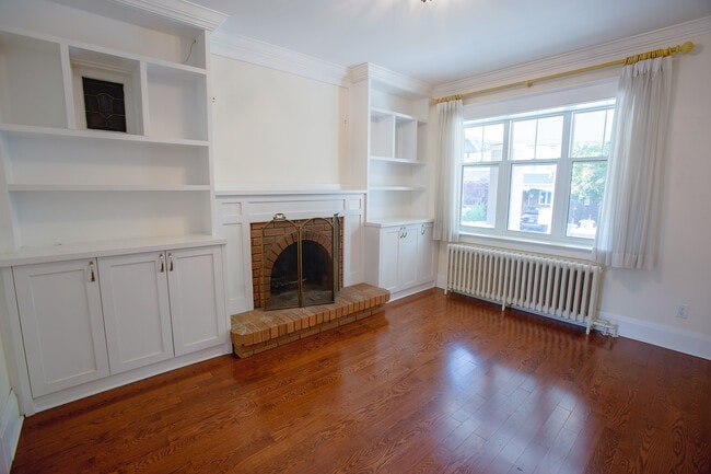 Building Photo - 49 Hillsdale Ave W