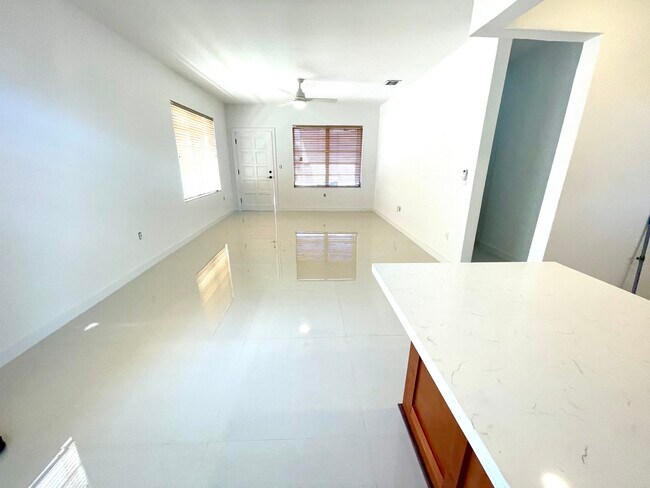 Foto del edificio - 1931 SW 17th Ct