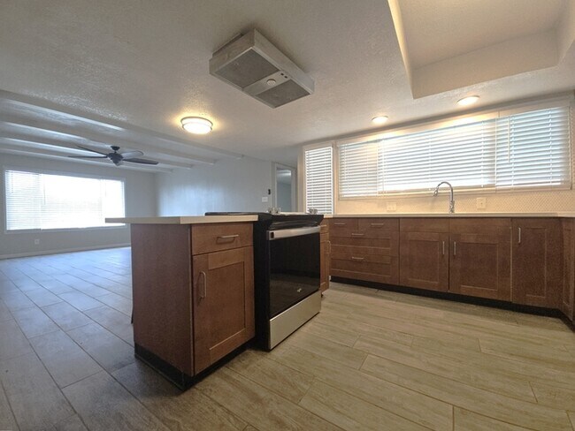 Building Photo - 3301 S Terrace Rd