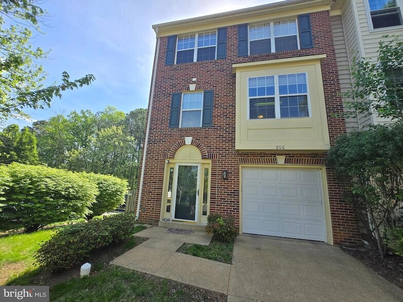 Foto principal - 206 W Park Dr