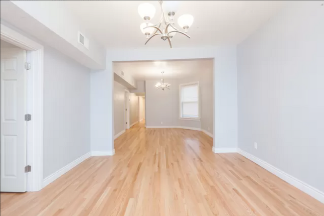 Living/Dining - 2133 S California Ave