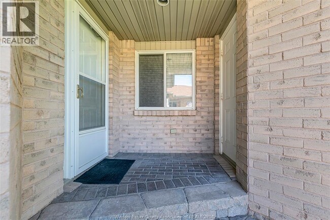 Building Photo - 570 Rodfam Dr