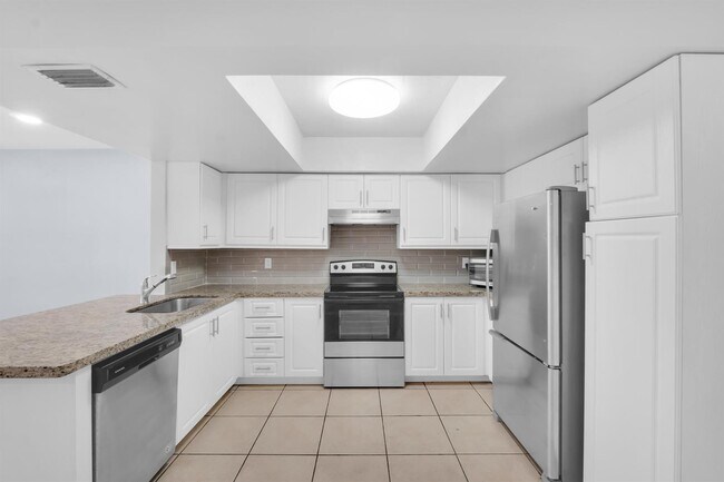 Building Photo - 7106 NW 80th Ave