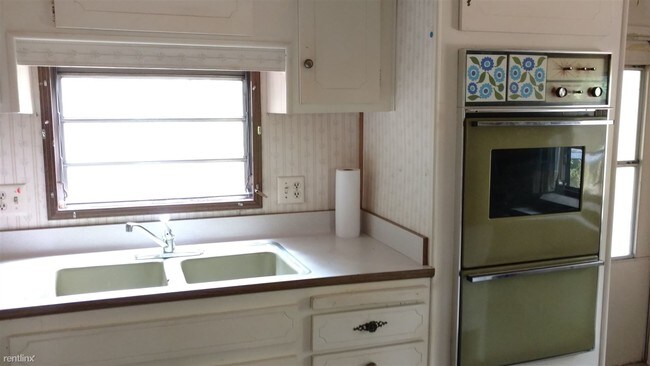 Foto del edificio - 4705 NE 66th Ave