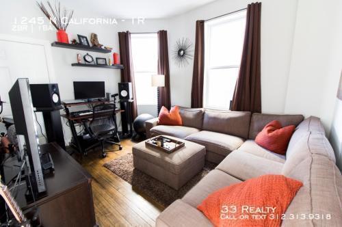 Primary Photo - 1245 N California Ave