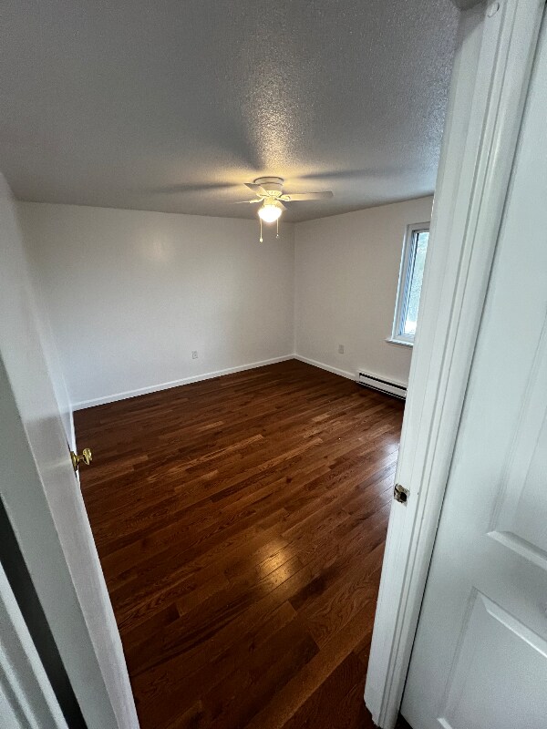 Foto del edificio - 142 Burgundy Hill Ln