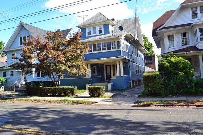 front view - 585 Beechwood Ave