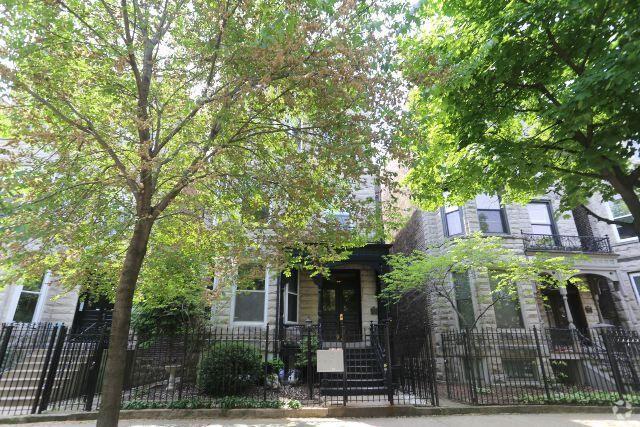 Building Photo - 931 W Newport Ave